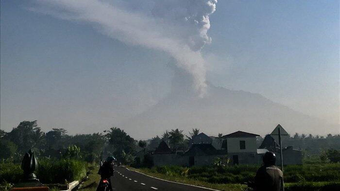 Setelah 8 Tahun, Merapi Kembali Menunjukkan Keaktifannya (Meletus) 