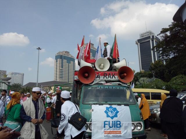 Massa Aksi Bela Palestina Padati Monas