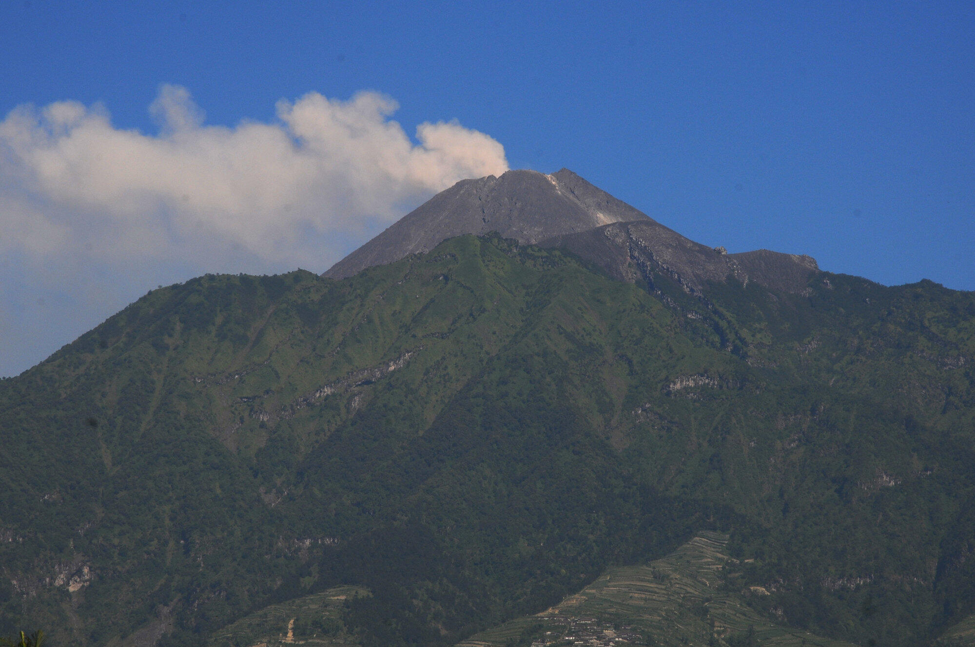 Letusan Merapi, Adi Sucipto Kembali Ditutup hingga Sore