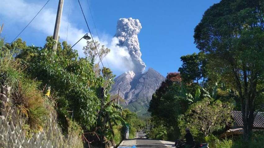 Merapi Alami Letusan Freatik, Ini Penjelasan BNPB