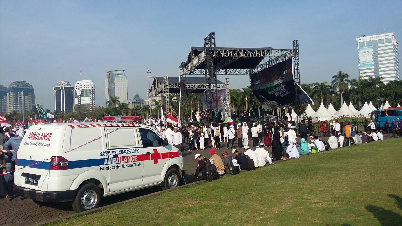 Komunitas Sijum Berbagi Makanan Gratis di Tengah Aksi Bela Palestina