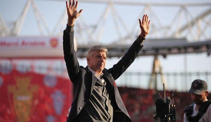Fans Salah Pencet Tombol Saat Selfie Bareng Arsene Wenger