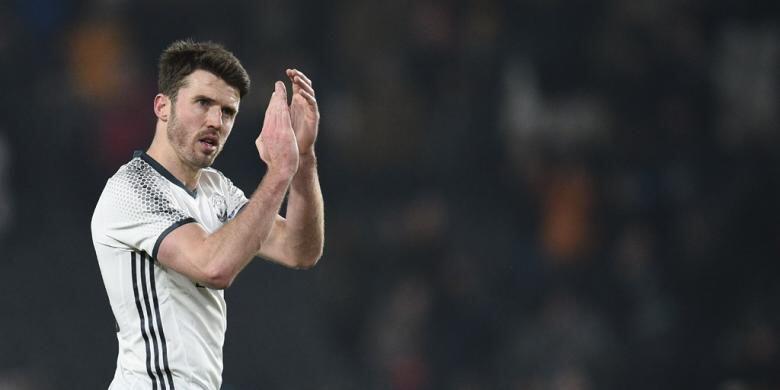 Mourinho Pastikan Carrick Tampil dalam Laga Terakhir