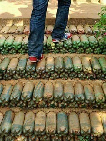 Beda Dari Yang Lain, Rumah Ini Dibangun Dengan Botol Bekas!!! Wow