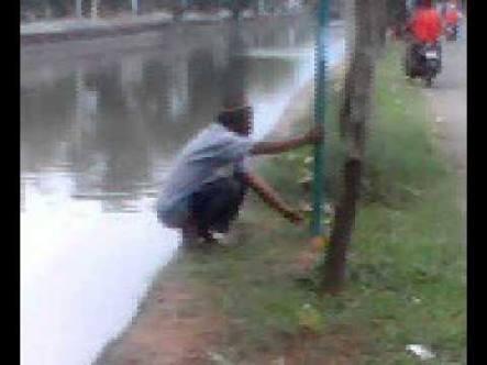 Di China Tahanan Muslim Dipaksa Makan Babi dan Minum Alkohol Sebagai Hukuman