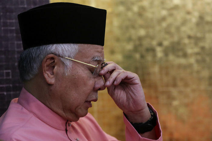 Eks PM Malaysia rehat di tengah kabar burung