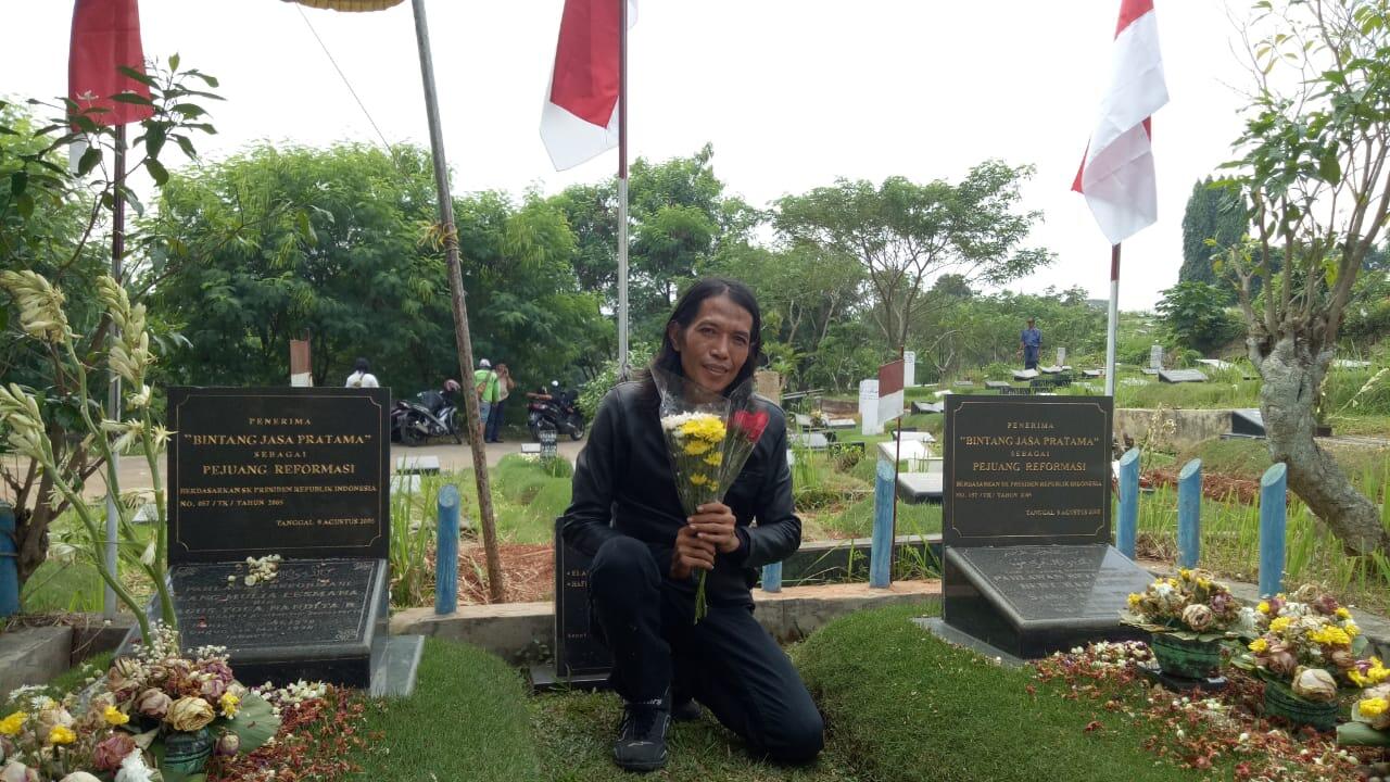 Ziarahi Makam Pahlawan Reformasi, Mahasiswa Trisakti Tagih Janji Jokowi