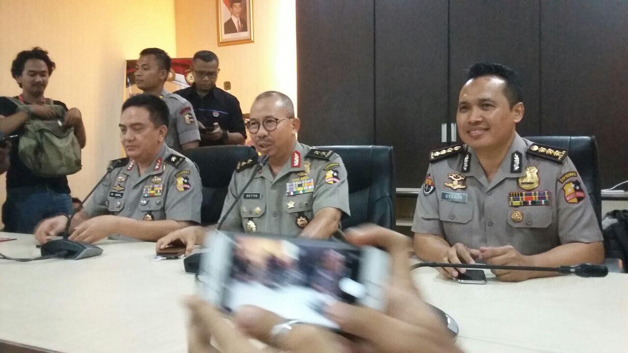 Diduga Akan Menusuk Polisi dengan Gunting, Dua Wanita Berniqab Ditangkap