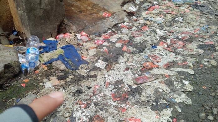Misteri Kondom Bekas Berserakan di Gedung Kosong Tempat Mangkal Waria