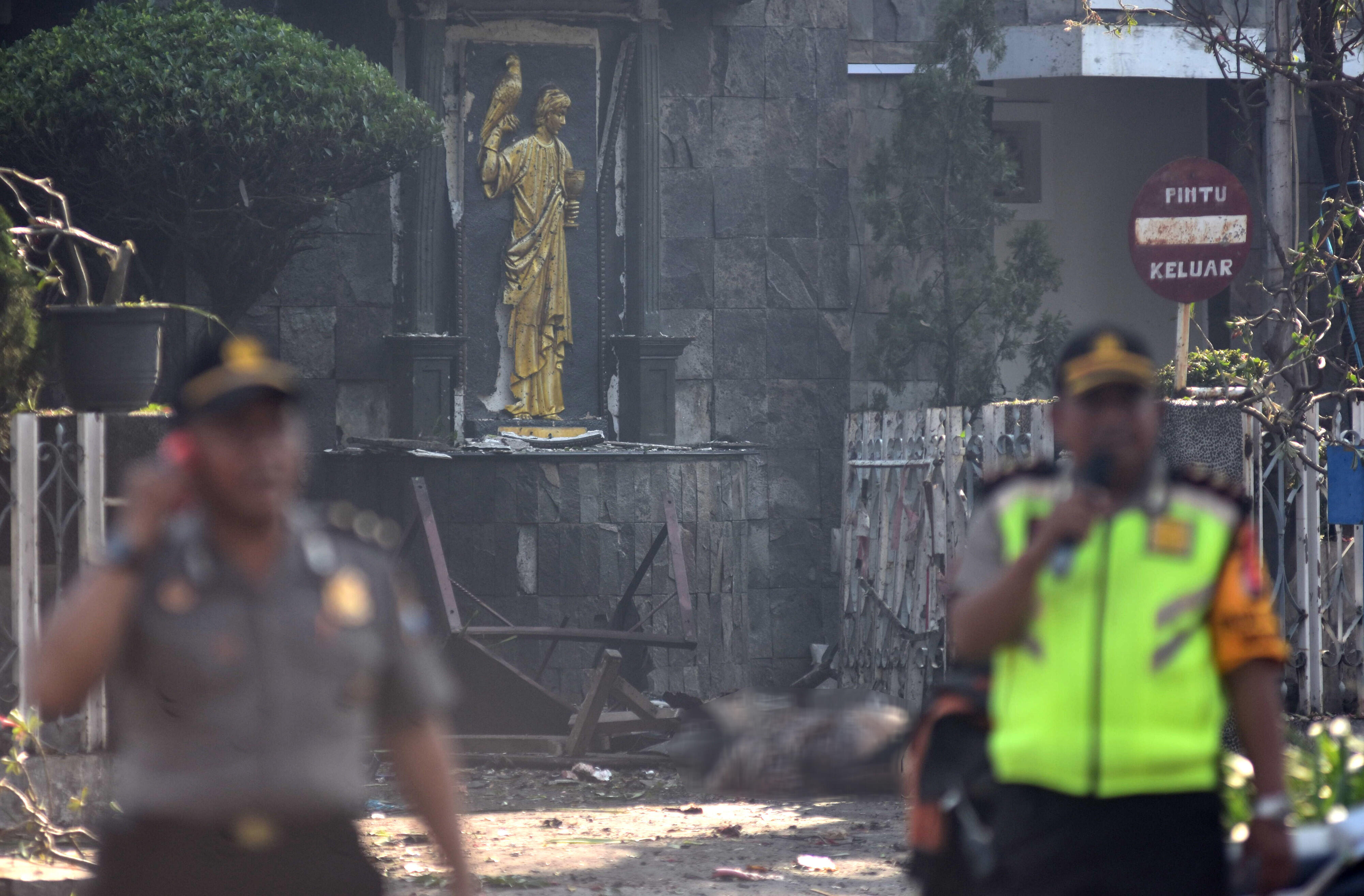 Polda Jatim Sebut Serangan Bom Terjadi di Tiga Gereja di Surabaya