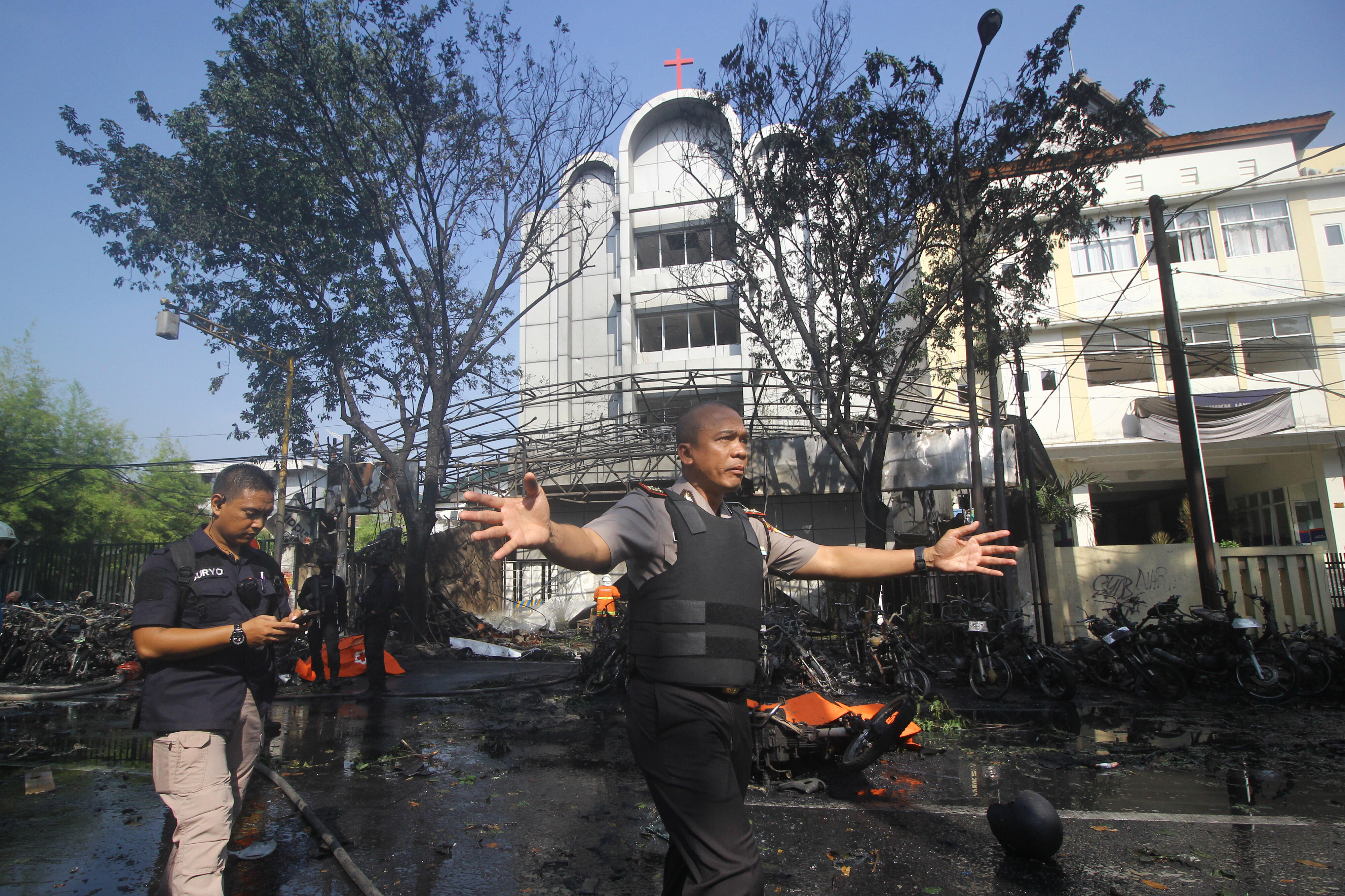 Sembilan Tewas dan 40 Terluka dalam Serangan Bom Surabaya