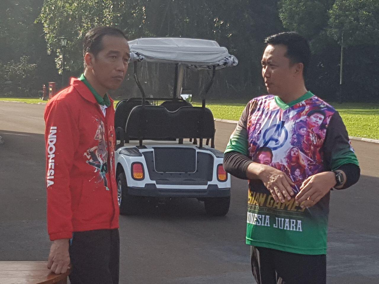 Munculkan Deman Asian Game, Menpora Kenakan Kaos Berdisain Unik