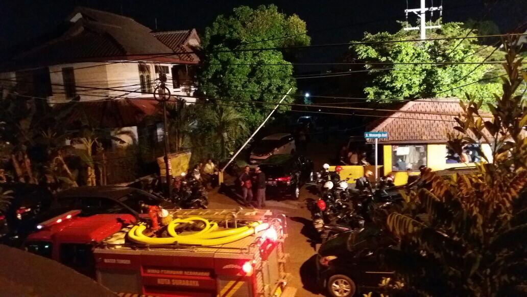 Polisi Gerebek Rumah Terduga Pelaku Bom Surabaya