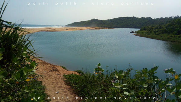 Pantai Ini BERSIH Banget!