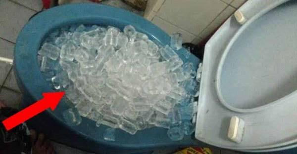 Es Batu Di Toilet Pria !! Untuk Apa ??
