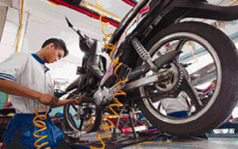 Suka Ngerawat Motor Sendiri? Baca Tipsnya Disini Gan!