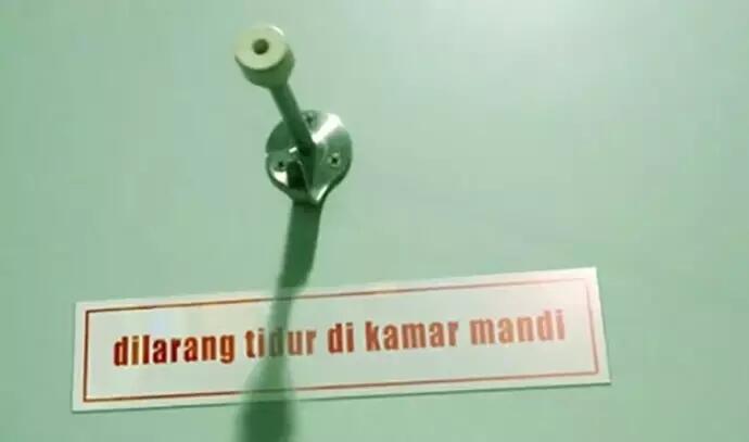 10 Tulisan Nyeleneh di Toilet ini Kocak Abis, Bikin Ngakak Ngeliatnya