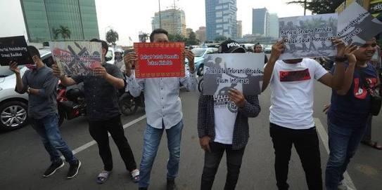 Usai Rangkaian Teror Bom, Markas PKS Digeruduk Massa