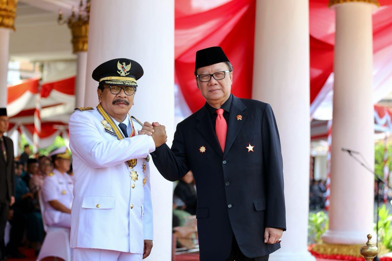 Mendagri Apresiasi Kepimpinan Pakde Karwo Selama Memimpin Jawa Timur