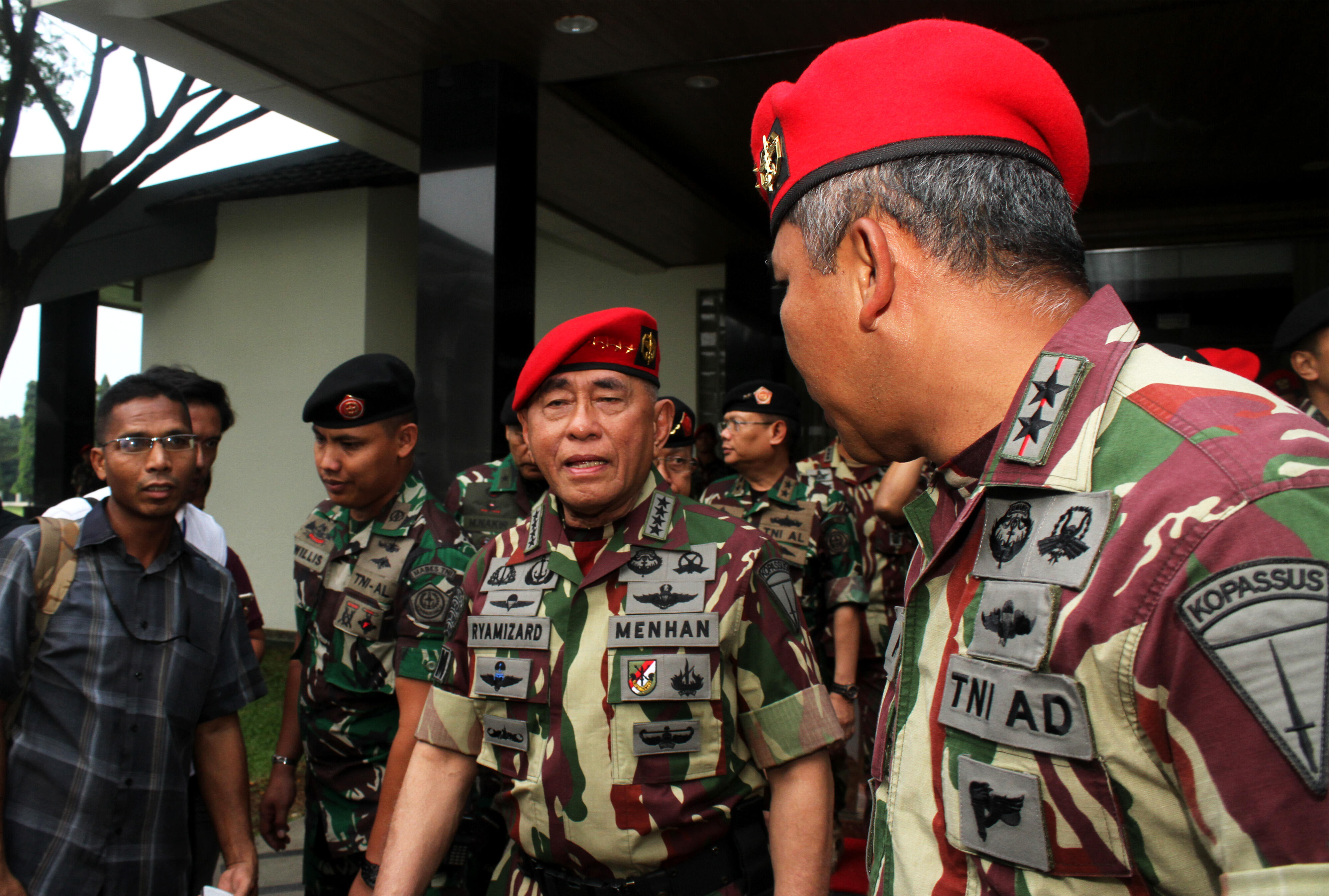 Kunci Memberantas Terorisme adalah Persatuan, Kata Menhan Ryamizard
