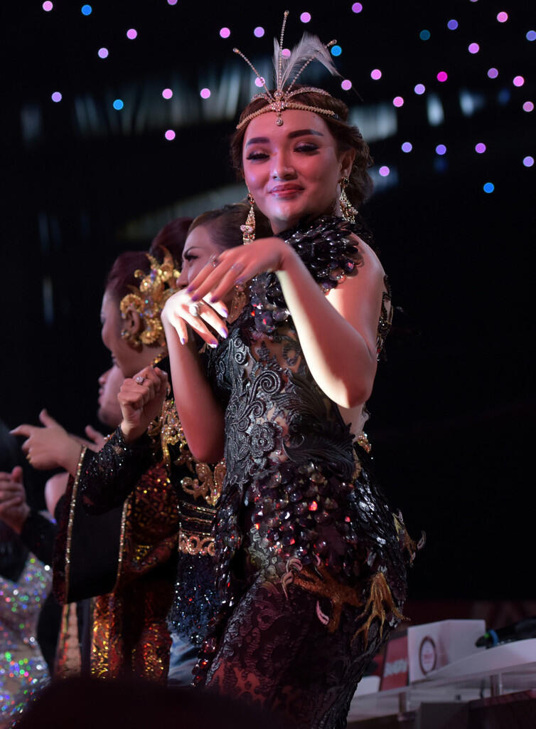 Ouughh... Neng Gotik.
