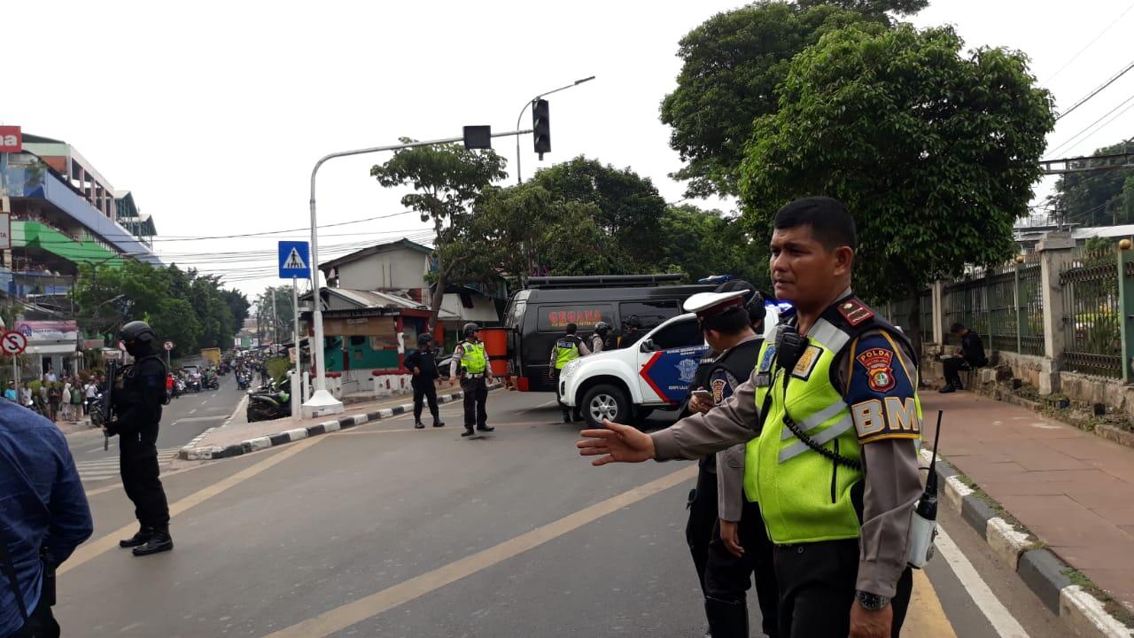 Ada Bungkusan Mencurigakan di Dekat Stasiun Palmerah, Jalan Sempat Ditutup