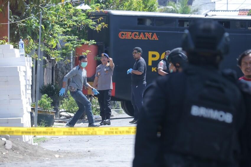 Baku Tembak dengan Polisi di Surabaya, Satu Terduga Teroris Tewas