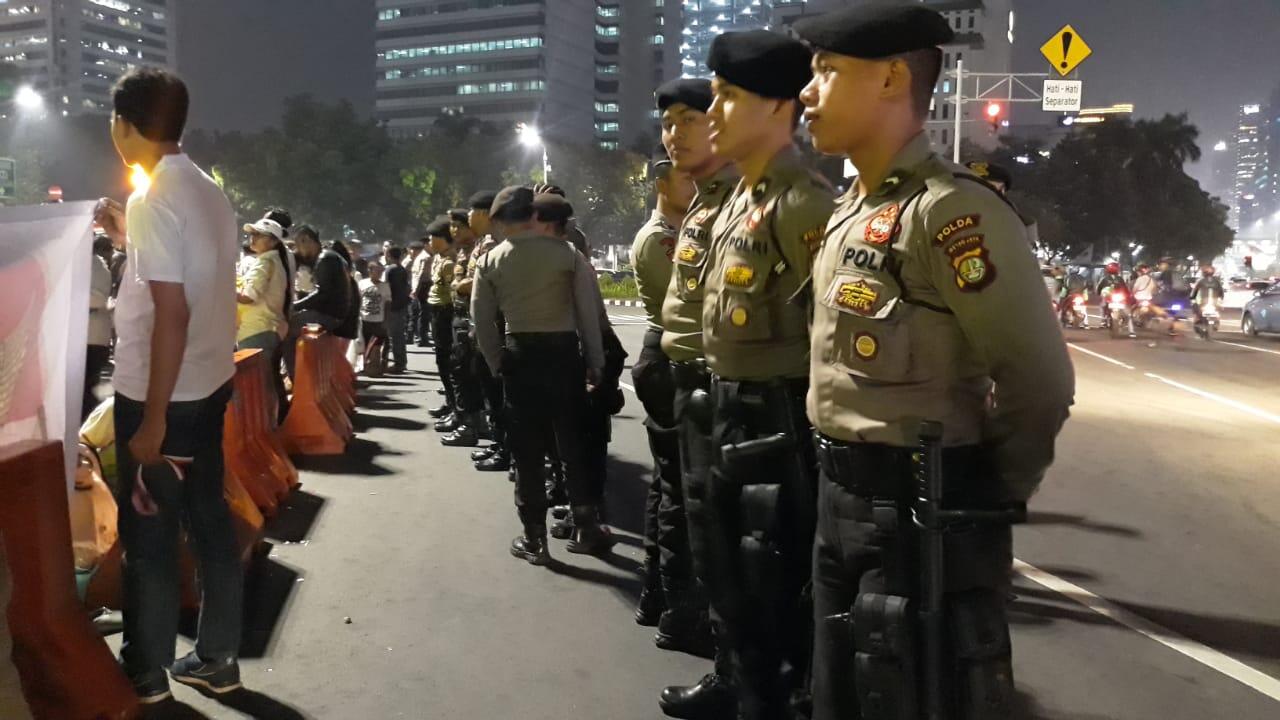 Teror Bom Surabaya, Ratusan Orang Doa Bersama di Patung Kuda Monas