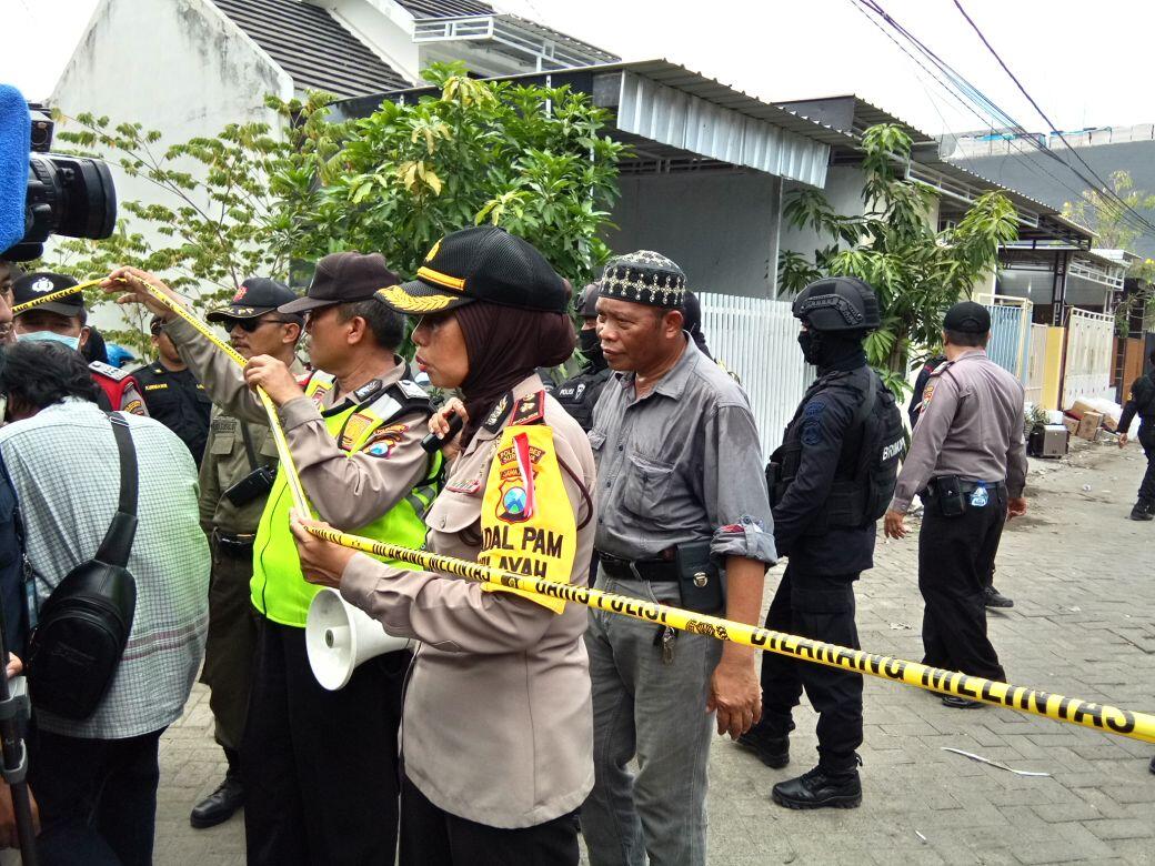 Rumah Digeledah, Pelaku Bom Polrestabes Mengontrak Sejak Februari