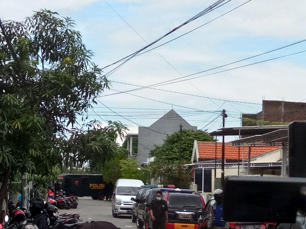 Rumah Digeledah, Pelaku Bom Polrestabes Mengontrak Sejak Februari