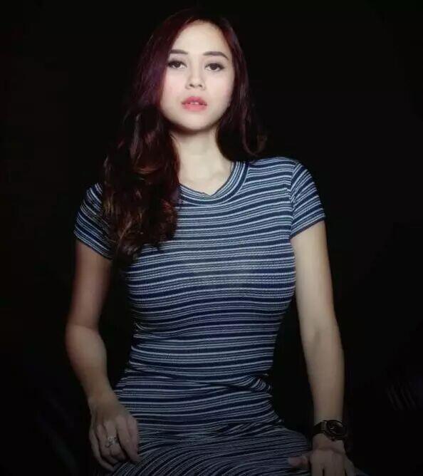 Sering Pamer Seksi, Pas Berhijab Teryata Wow!!!