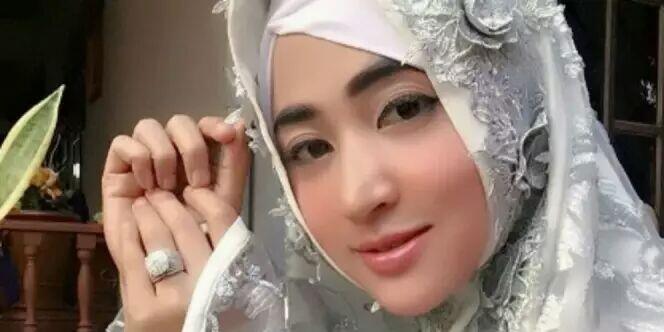 Sering Pamer Seksi, Pas Berhijab Teryata Wow!!!