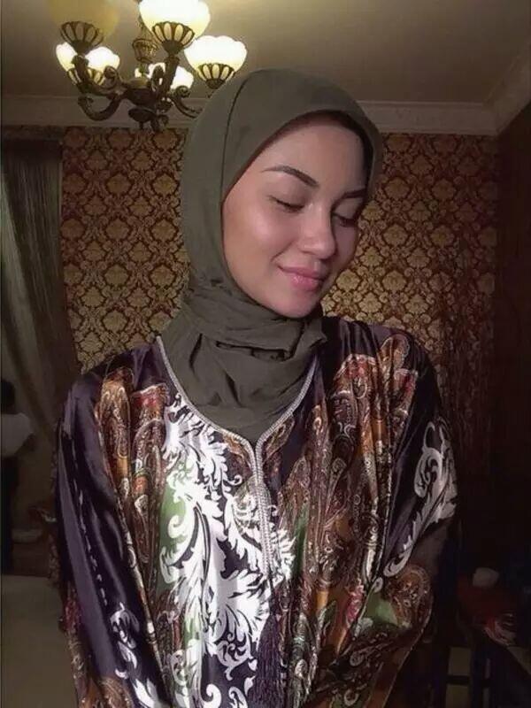 Sering Pamer Seksi, Pas Berhijab Teryata Wow!!!