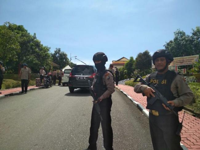 Polda Kepri Siaga Penuh, Kerahkan Petugas Periksa Semua Tamu