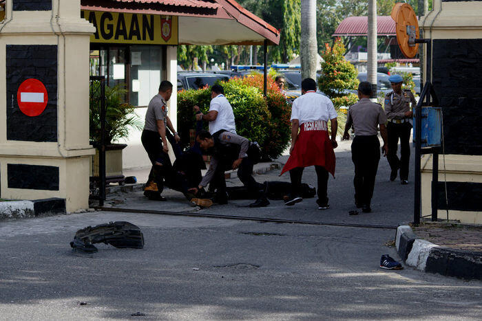 Serangan kelompok radikal di Mapolda Riau