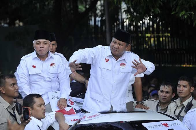 Gerindra: Prabowo Pakai Baju Apa Saja Lebih Keren Dibanding Jokowi