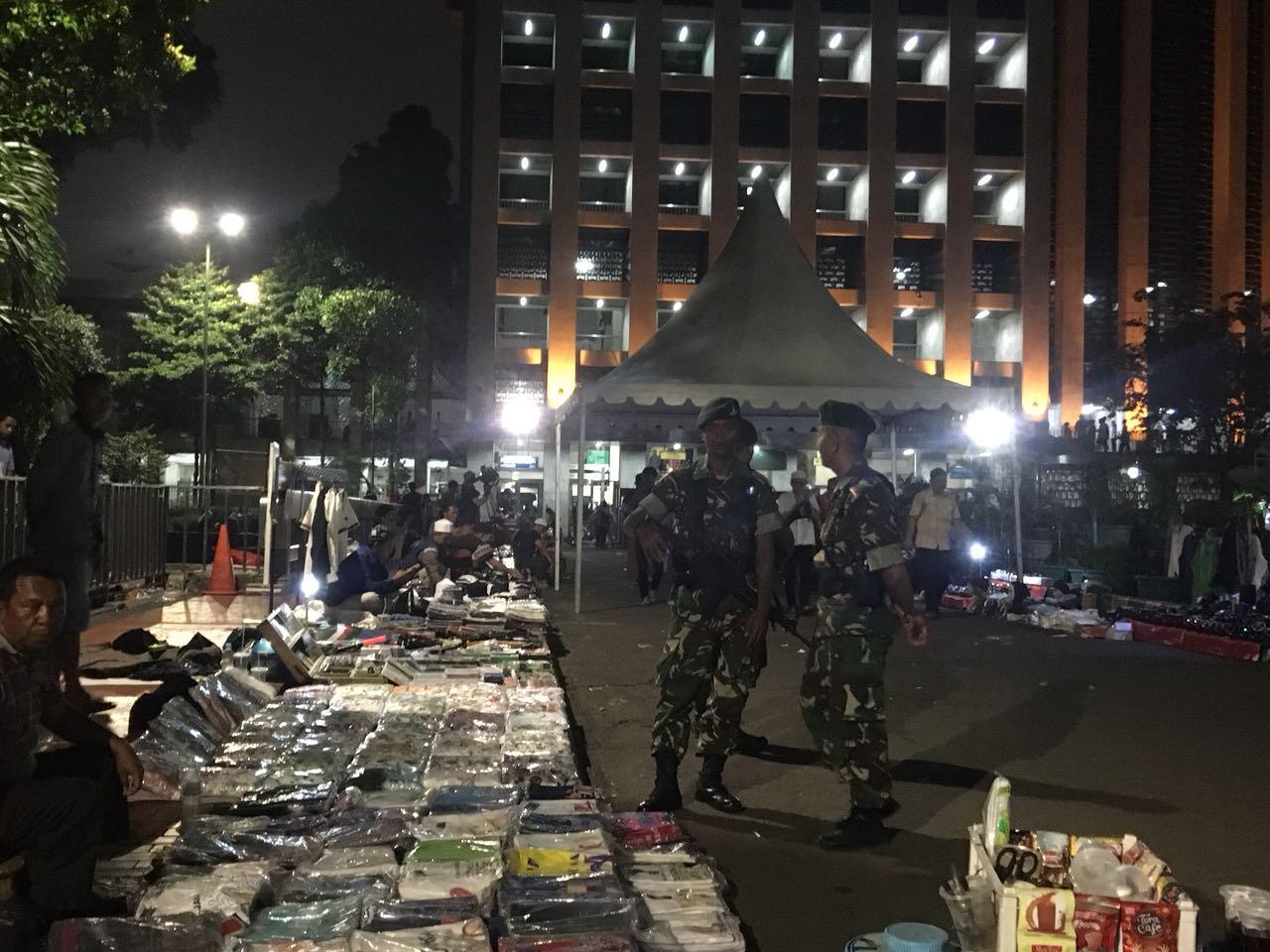 Sambut Ramadan, Presiden Jokowi Salat Tarawih di Istiqlal
