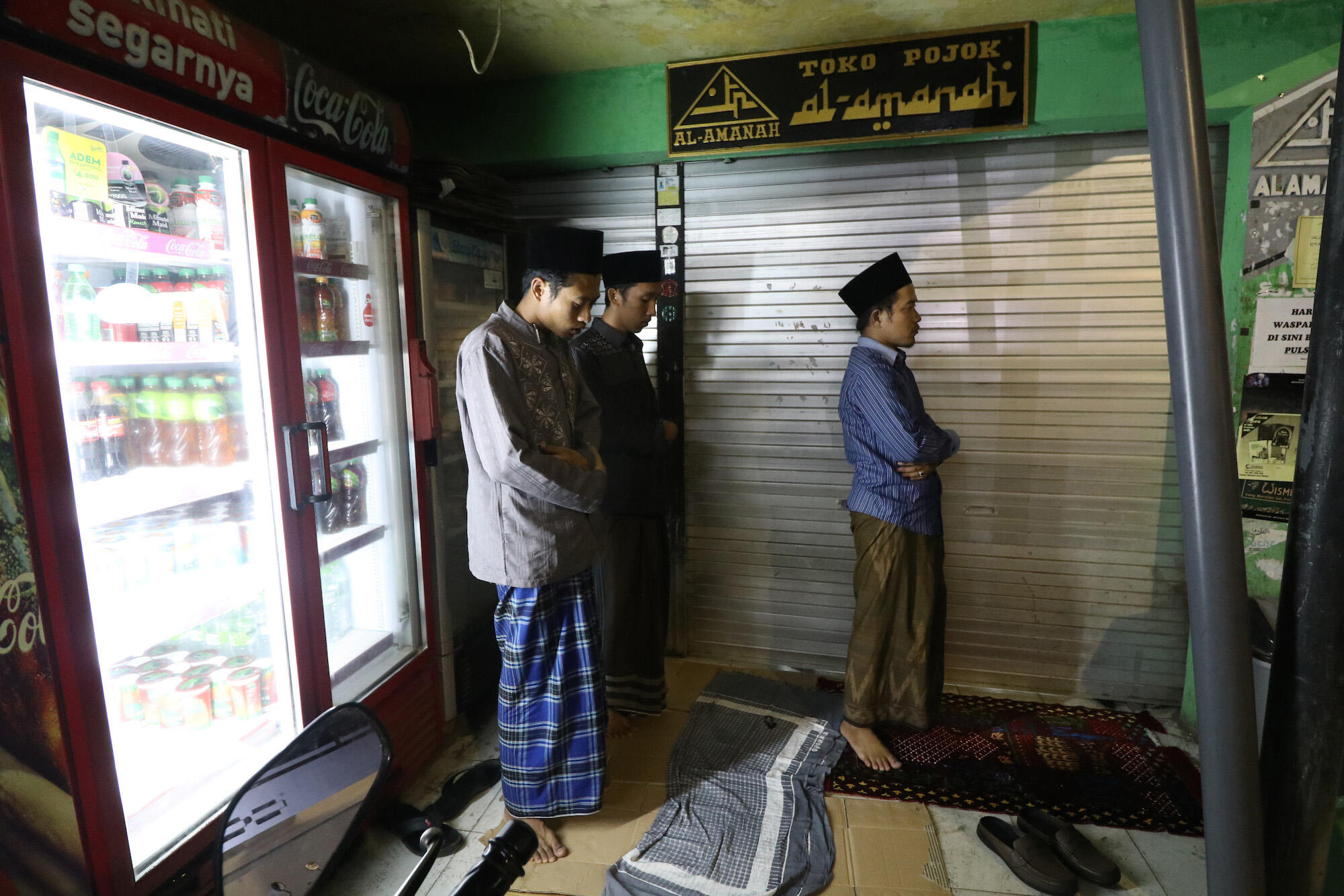 10 Potret Tarawih Perdana, Khidmat Menyambut Ramadan