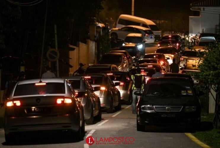 Polisi Geledah Rumah Najib Razak