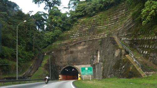 Hati-hati! 5 jalan di berbagai negara ini terkenal horror dan berbahaya