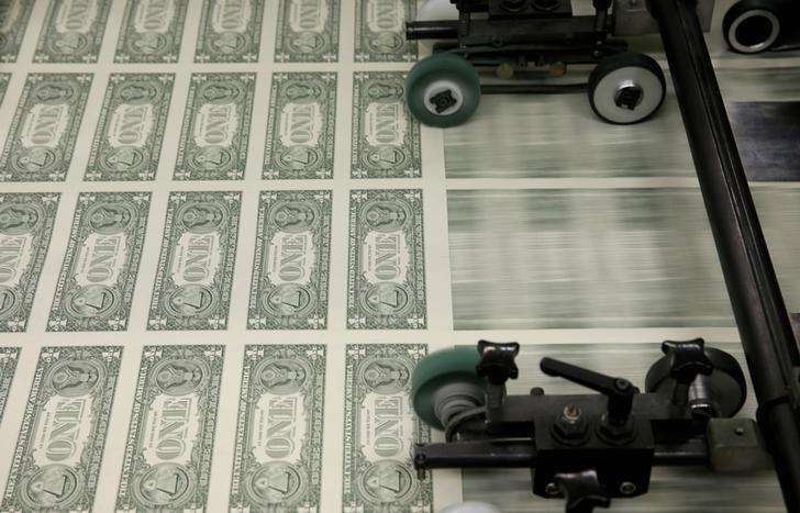 Rupiah Semakin Tertekan, Dolar AS Tembus Rp14.100