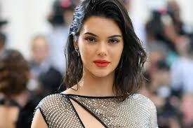 Akibat Kendall Jenner Operasi Puting Payudara Jadi Tren