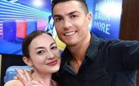 Rianti Bikin Iri Netizen Karena Berfoto Dengan Ronaldo