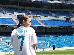 Rianti Bikin Iri Netizen Karena Berfoto Dengan Ronaldo