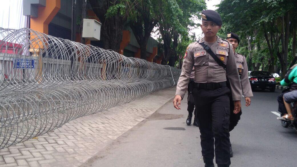 Diduga Terkait Jaringan Teroris, Polisi Gerebek Rumah di Cirebon