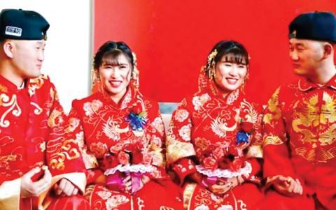 5 Pernikahan Orang Kembar Yang Membingungkan Para Tamunya