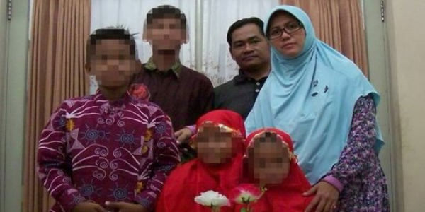 DITA BOMBER SURABAYA KEPONAKAN ANGGOTA JARINGAN BOM BALI I