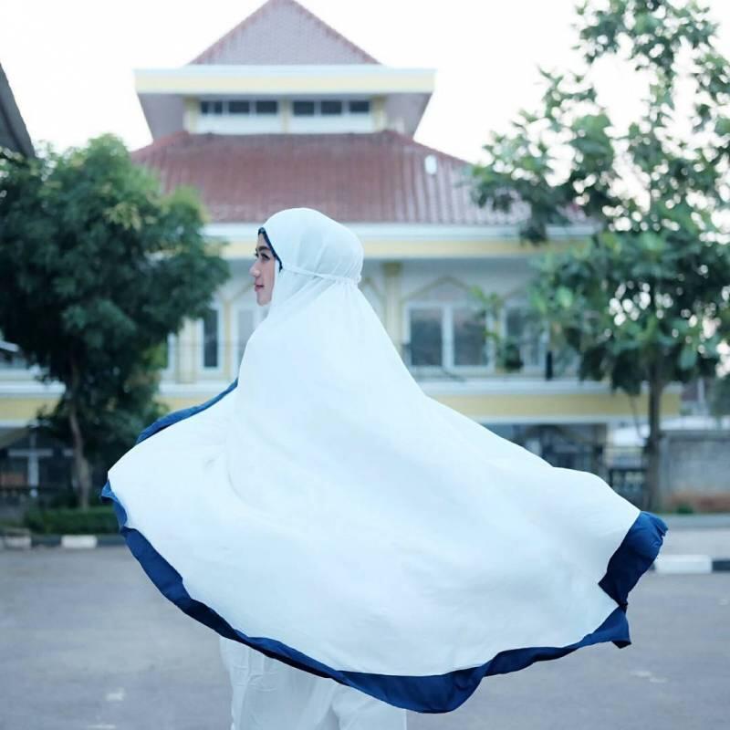 Pilih Satu dari 7 Mukena Berbahan Adem Ini, Nggak Kalah Nyaman Dipakai Saat Tarawih