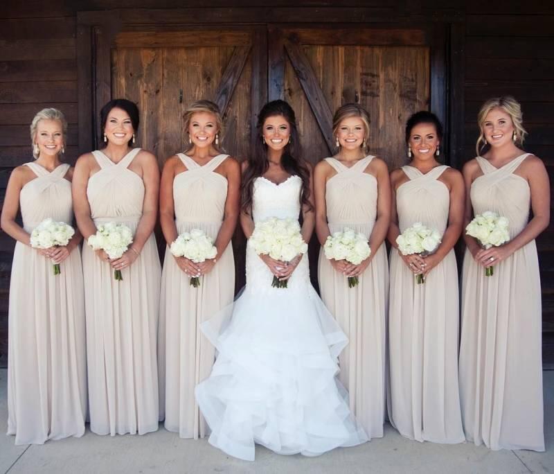 Elegan nan Memesona, 19 Gaun Bridesmaids Ini Bisa Dicontoh buat Pesta Nikahanmu Nanti