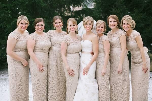 Elegan nan Memesona, 19 Gaun Bridesmaids Ini Bisa Dicontoh buat Pesta Nikahanmu Nanti